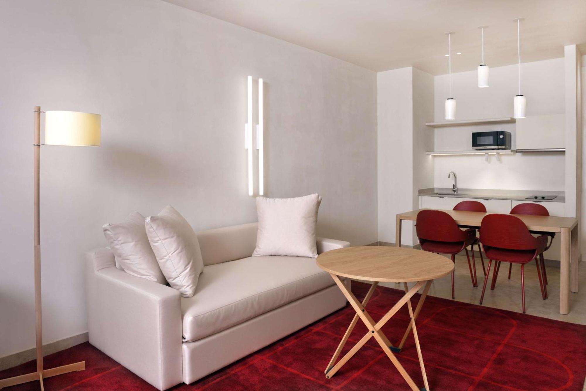 Doubletree By Hilton Ben Guerir Hotel & Residences Benguerir 외부 사진