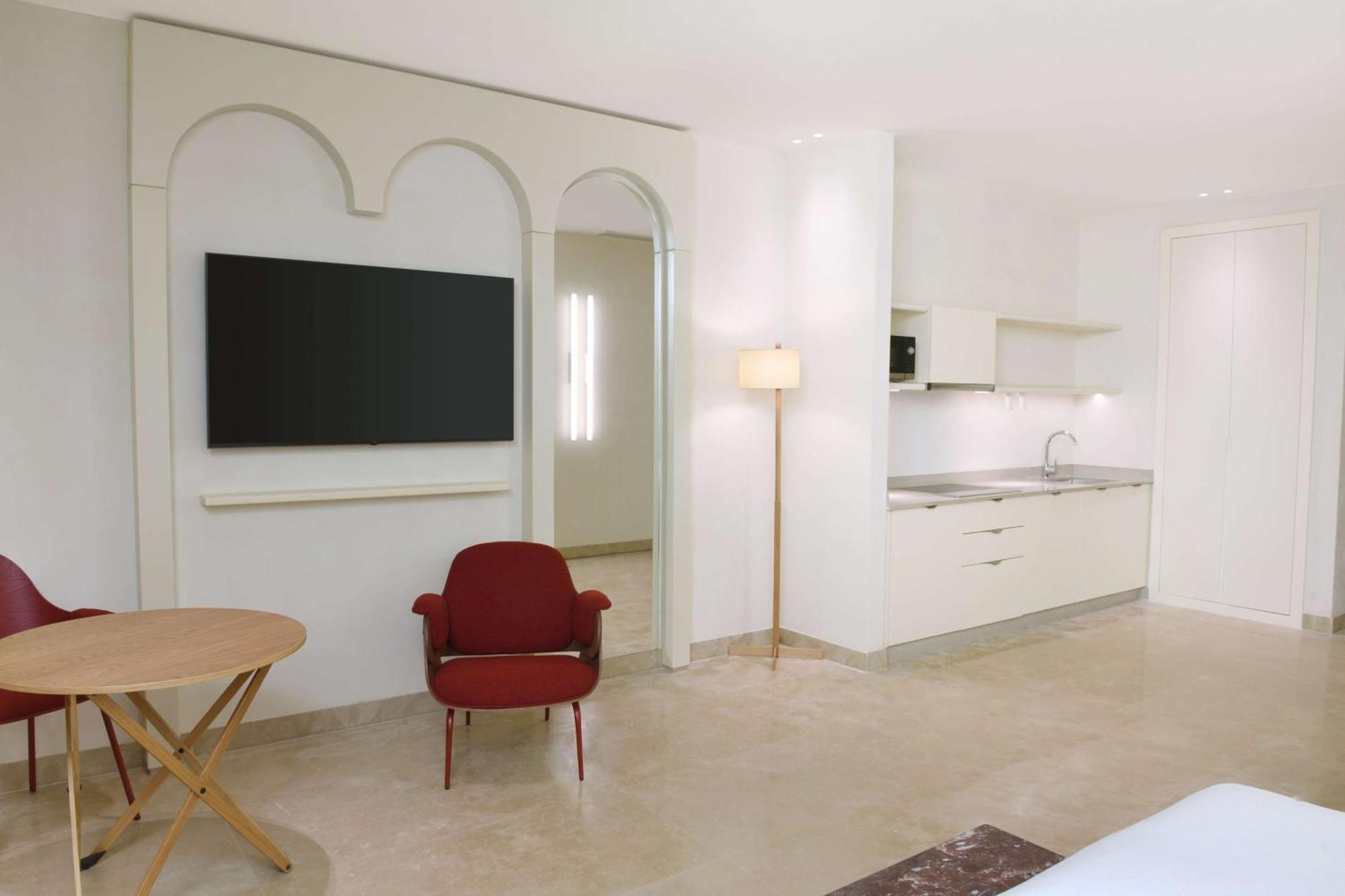 Doubletree By Hilton Ben Guerir Hotel & Residences Benguerir 외부 사진