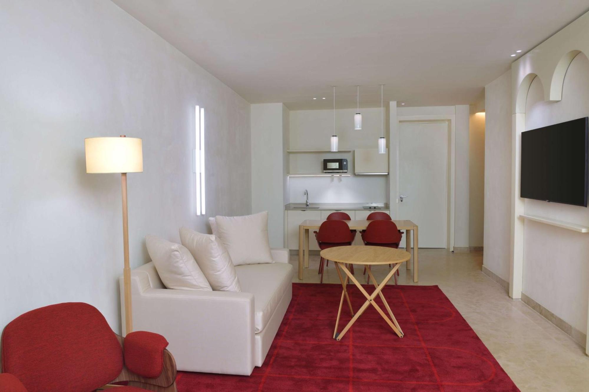 Doubletree By Hilton Ben Guerir Hotel & Residences Benguerir 외부 사진