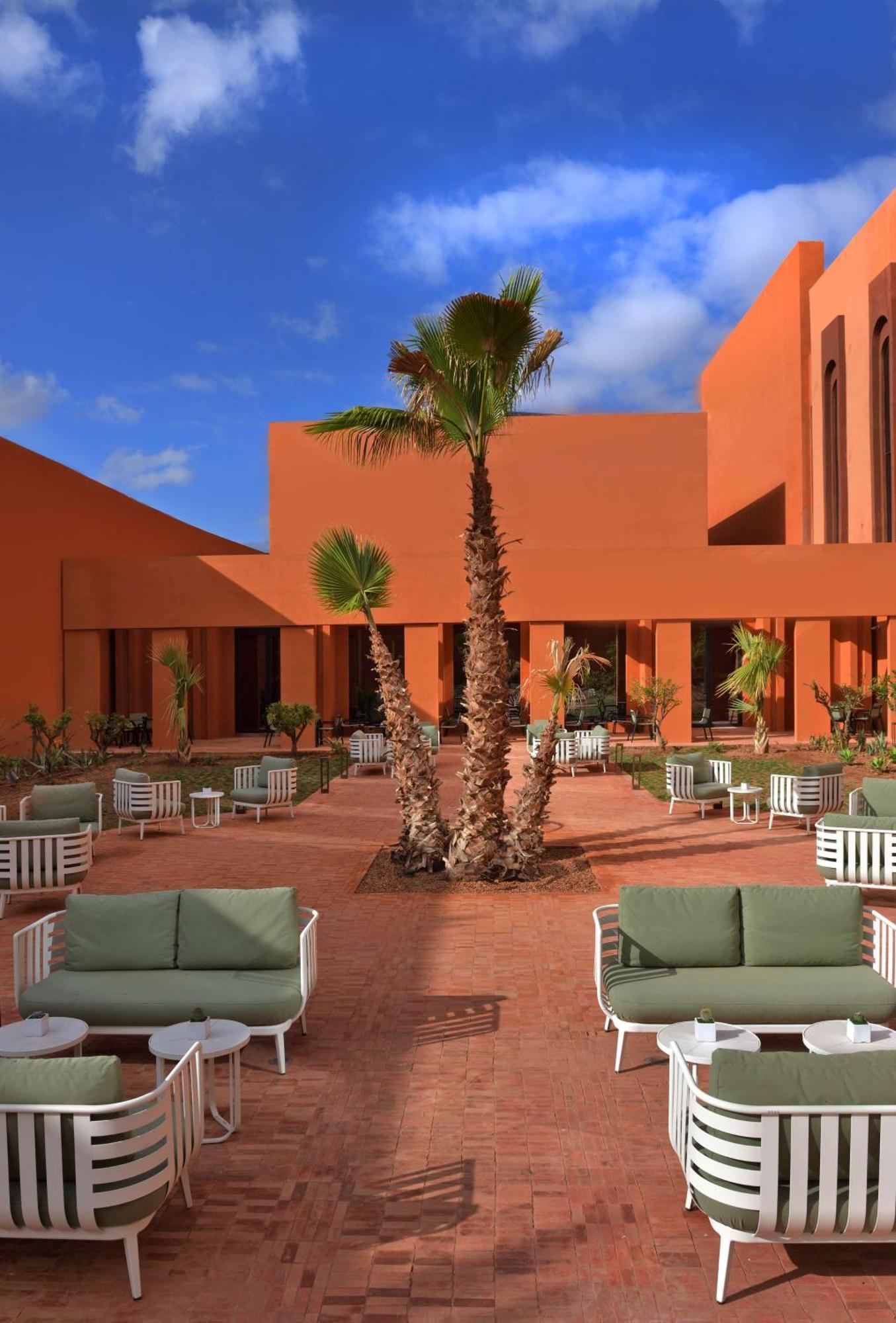 Doubletree By Hilton Ben Guerir Hotel & Residences Benguerir 외부 사진