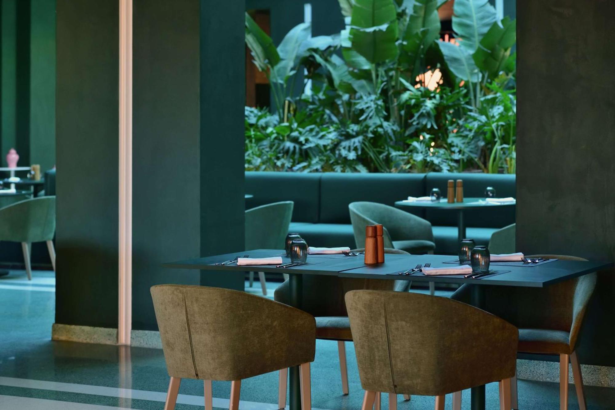 Doubletree By Hilton Ben Guerir Hotel & Residences Benguerir 외부 사진