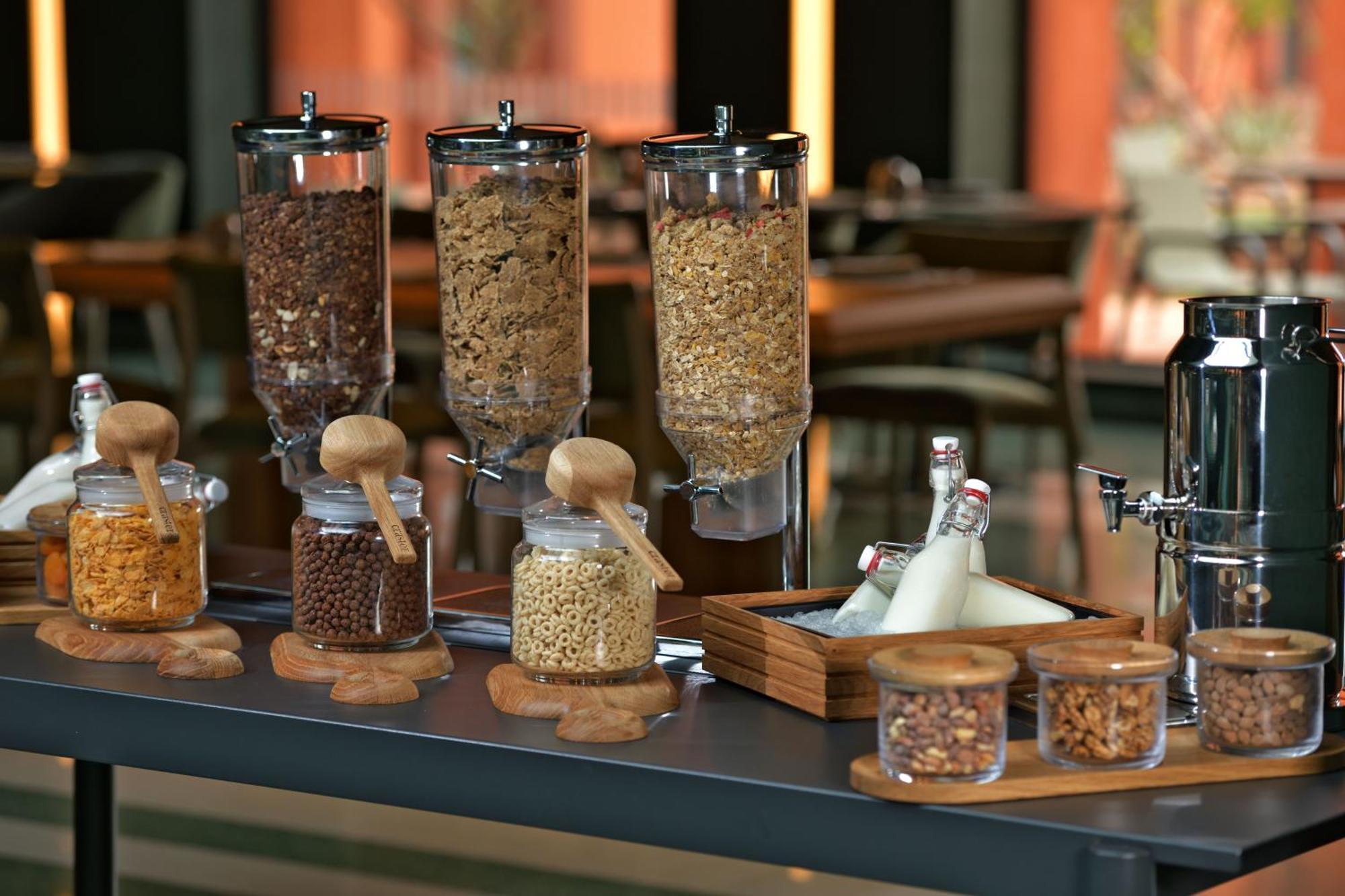 Doubletree By Hilton Ben Guerir Hotel & Residences Benguerir 외부 사진